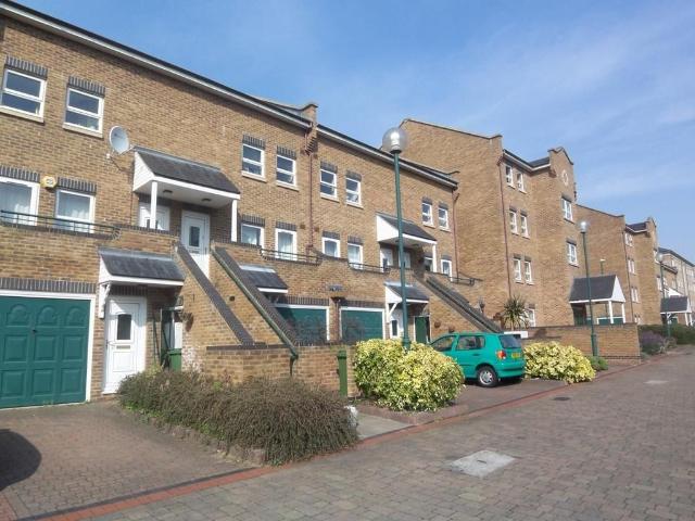 Schooner Close, London E14, 2 bed terraced house to rent, £2,650 pcm | PrimeLocation