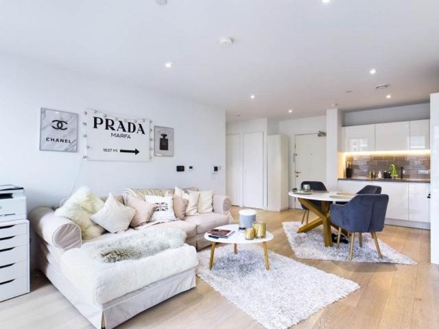 Schooner Road, London, E16 1 bed apartment to rent £2,100 pcm £485 pw