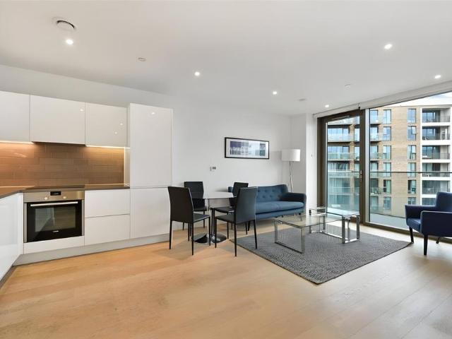 Schooner Road, London, E16 2 bed apartment to rent £2,600 pcm £600 pw