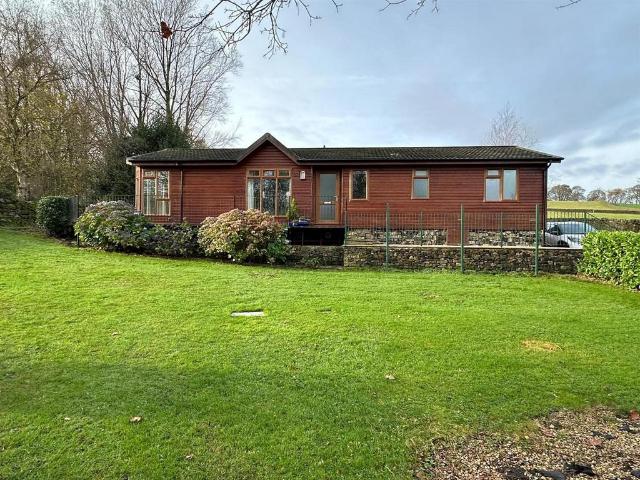 Schoolwood Farm Caravan Park. 3 bed chalet to rent £1,395 pcm £322 pw