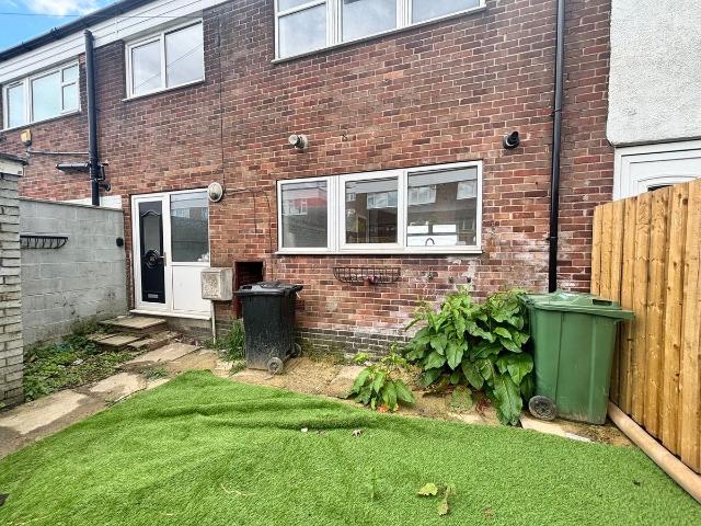 School Crescent, Dewsbury WF13, 3 bed property to rent, £1,000 pcm | PrimeLocation
