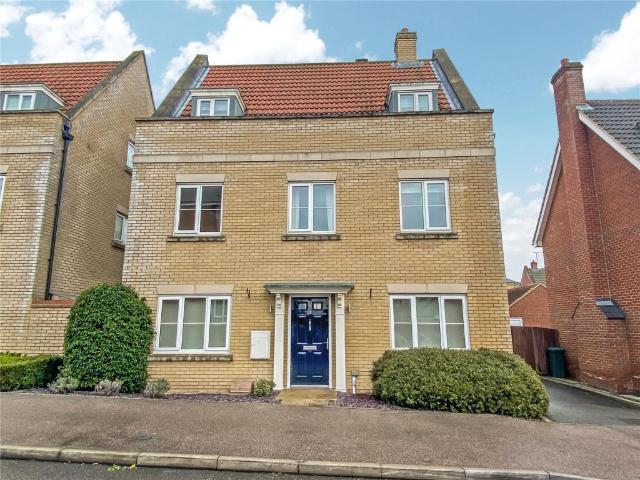 School Avenue, Basildon, Essex, SS15 5 bed detached house to rent £2,500 pcm £577 pw