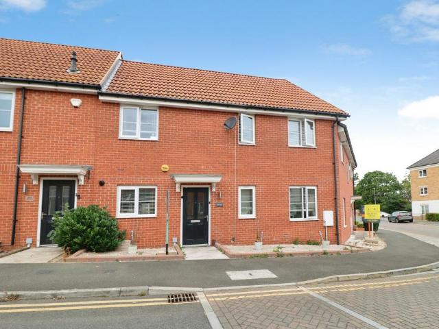 School Avenue, Basildon, SS15 2 bed terraced house to rent £1,600 pcm £369 pw