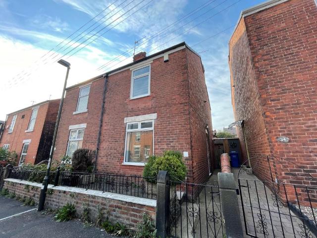 School Board Lane, Chesterfield, S40 2 bed end of terrace house to rent £800 pcm £185 pw