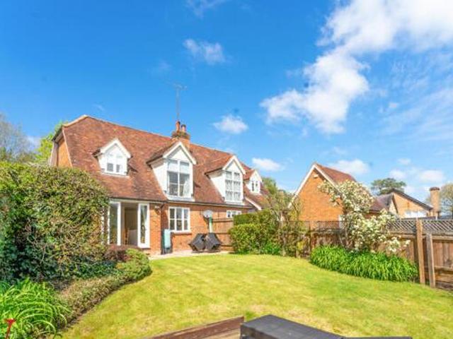School Gardens, Tower Hill, 2 Bedroom Semi detached