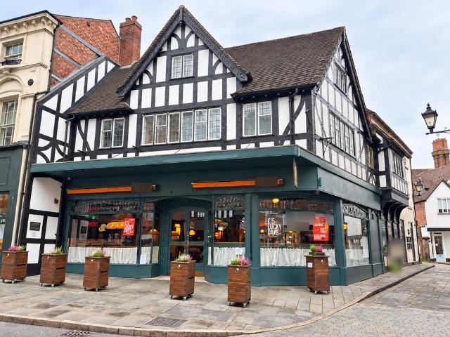 School Gardens, Shrewsbury, SY1 1 bed apartment to rent £875 pcm £202 pw