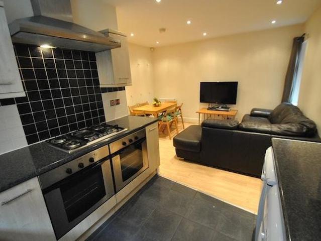 School Grove, Manchester, M20 4RT 6 bed detached house to rent £3,640 pcm £840 pw