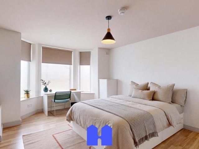 School Grove, Manchester M20 8 bed house to rent £5,928 pcm £1,368 pw