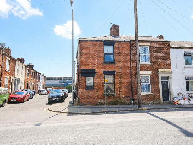 School Lane, Bamber Bridge, Preston PR5, 2 bed terraced house to rent, £800 pcm | PrimeLocation