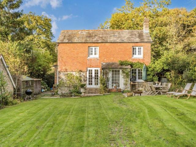 School Lane, Danehill 4 bed detached house to rent £3,200 pcm £738 pw