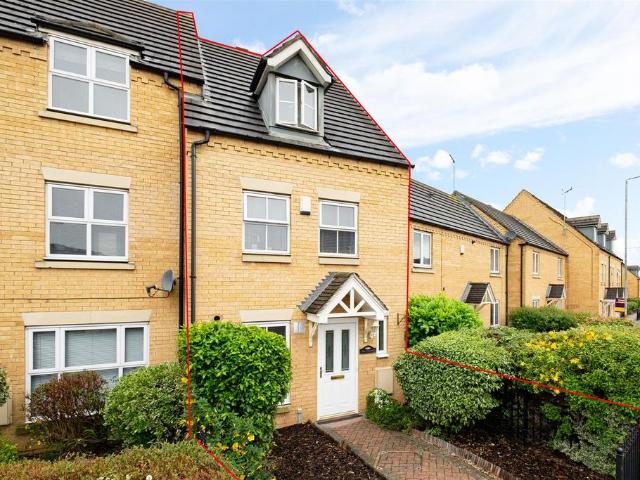 School Lane, Higham Ferrers 3 bed terraced house to rent £1,190 pcm £275 pw