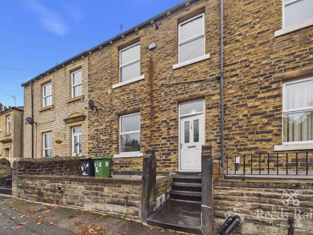 School Lane, Huddersfield HD4 2 bed terraced house to rent £700 pcm £162 pw