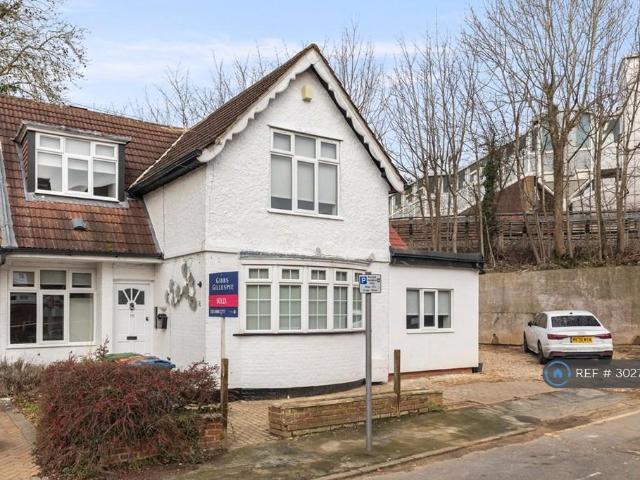 School Lane, Pinner, HA5 Studio to rent £815 pcm £188 pw