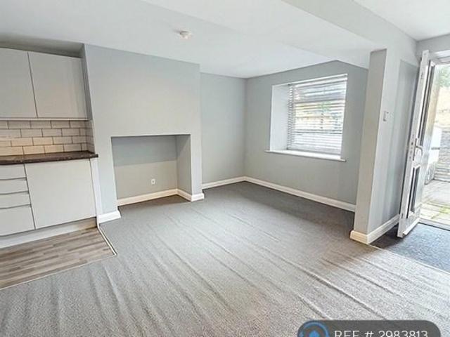 School St, Halifax, HX1 1 bed flat to rent £650 pcm £150 pw