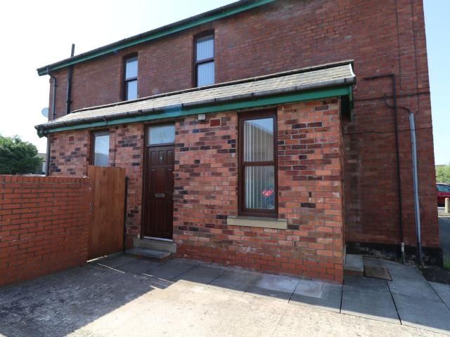 School Street, Newton Le Willows WA12, 1 bed flat to rent, £650 pcm | PrimeLocation