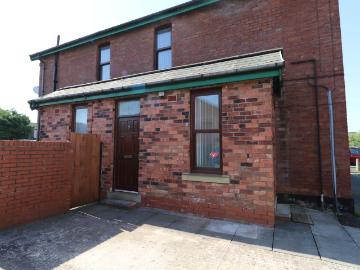 School Street, Newton Le Willows WA12, 1 bed flat to rent, £675 pcm | PrimeLocation