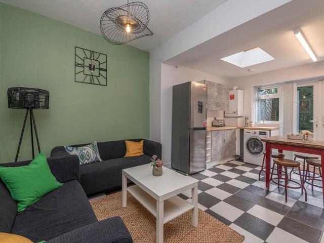 School Street, Huddersfield HD5 4 bed house to rent £1,820 pcm £420 pw