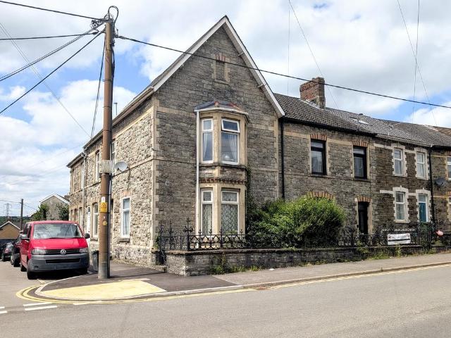 School Street, PONTYCLUN 2 bed flat to rent £850 pcm £196 pw
