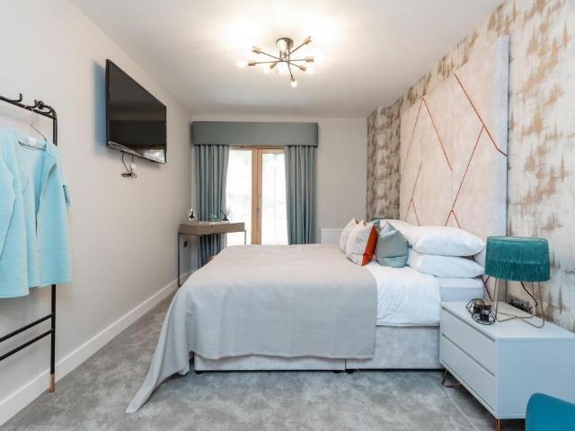 School Passage, Southall, Middlesex, UB1 1 bed apartment to rent £1,450 pcm £335 pw