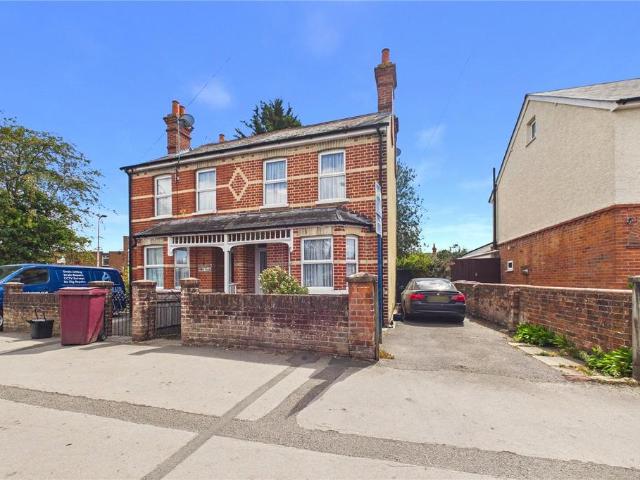 School Road, Tilehurst, Reading. 3 bed semi detached house to rent £1,700 pcm £392 pw