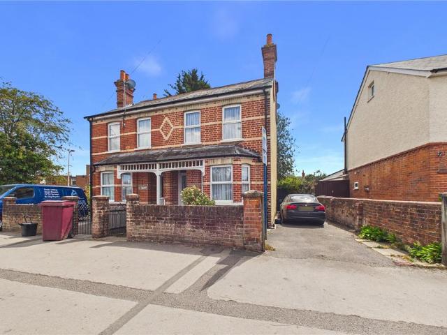 School Road, Tilehurst, Reading. 3 bed semi detached house to rent £1,850 pcm £427 pw