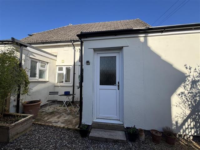 School Road, Dursley, GL11 1 bed house to rent £1,000 pcm £231 pw