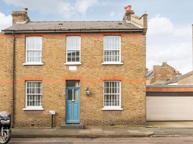 School Road, Hampton Wick KT1, 2 bed detached house to rent, £2,500 pcm | PrimeLocation