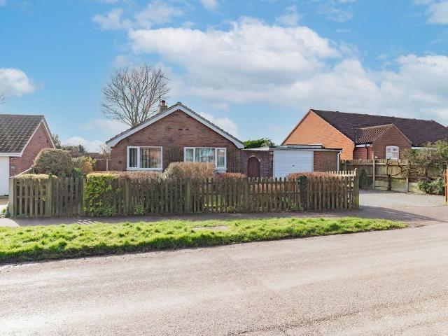 School Road, Ludham NR29, 3 bed detached bungalow to rent, £1,150 pcm | PrimeLocation