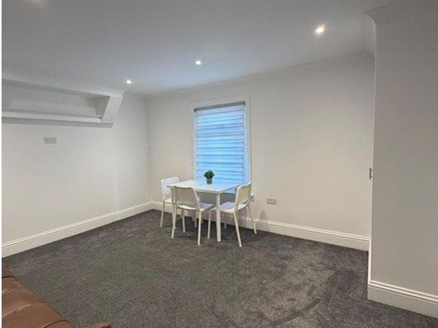 School Road, Reading RG31, 3 bed flat to rent, £1,495 pcm | PrimeLocation