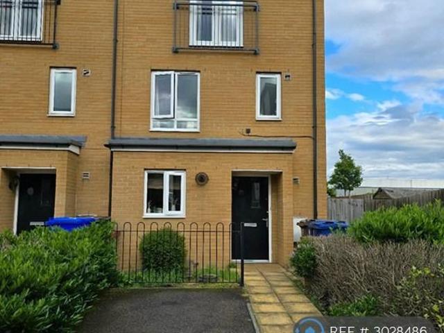 Schoolfield Road, Grays, RM20 4 bed end of terrace house to rent £2,300 pcm £531 pw