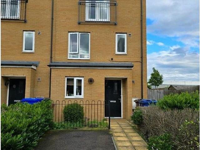 Schoolfield Road, Grays RM20, 4 bed end terrace house to rent, £2,300 pcm | PrimeLocation