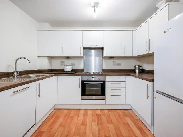 Schoolgate Drive, Morden SM4, 2 bed flat to rent, £1,650 pcm | PrimeLocation