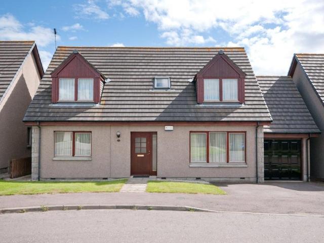Schoolhill Place, Aberdeen, AB12 4 bed detached house to rent £1,696 pcm £391 pw