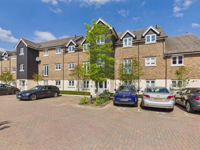 Scholars Walk, Farnborough GU14, 2 bed flat to rent, £1,400 pcm | PrimeLocation