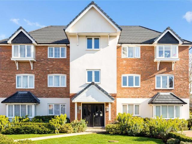 Scholars Place, Walton on Thames. 1 bed flat to rent £1,350 pcm £312 pw