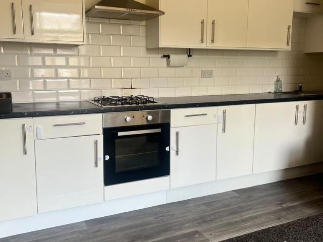 Scholes Road, Huddersfield HD2 2 bed terraced house to rent £650 pcm £150 pw