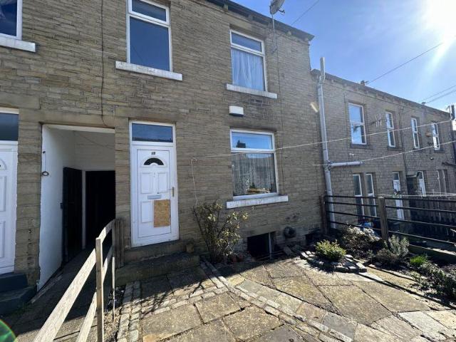 Scholes Road, Huddersfield 2 bed terraced house to rent £650 pcm £150 pw