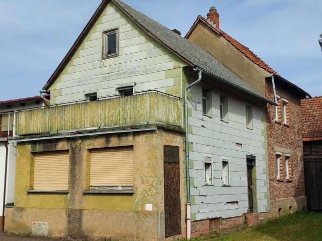 Schon viel getan, den Rest bestimmen Sie: Einfamilienhaus zentral in Obersuhl mit 728 m² Grundstück