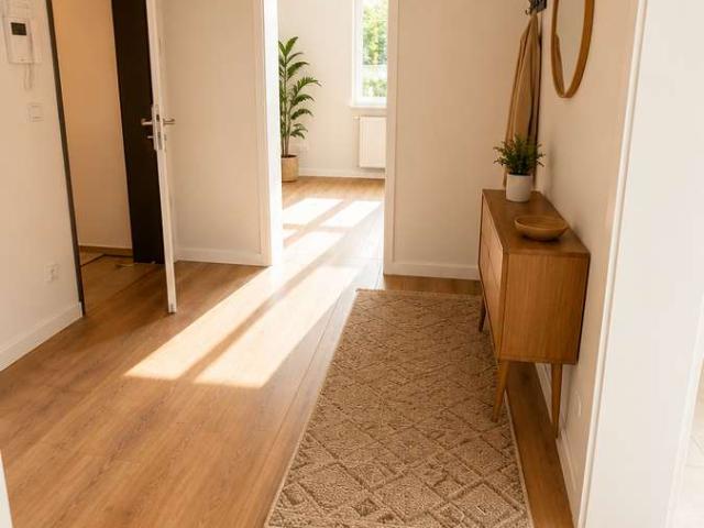 SCHÖN WOHNEN MIT GROSSEM BALKON – KOMFORTABLES WOHNEN MIT AUFZUG