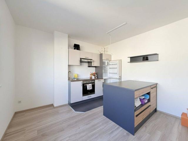 Schön aufgeteilte 2 Zimmer Wohnung bei U3 Hütteldorfer Str. / 10A Bus und Straßenbahnen 10, 46, 49, 52!
