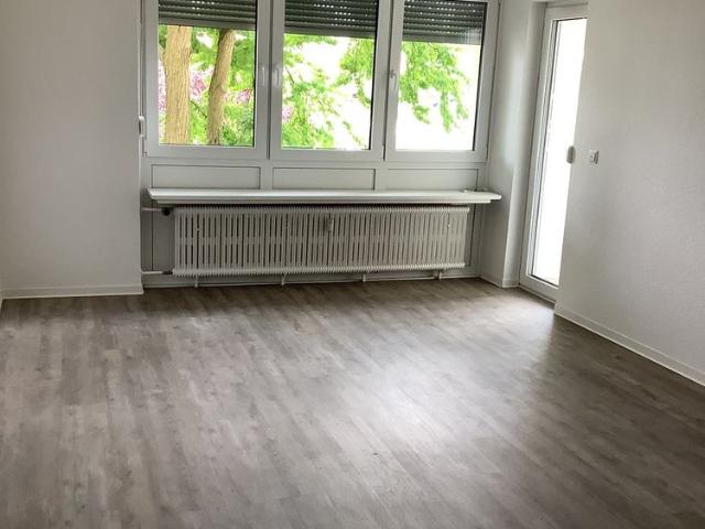 Schön aufgeteilte, renovierte 3 Zimmer mit Fernsichtbalkon