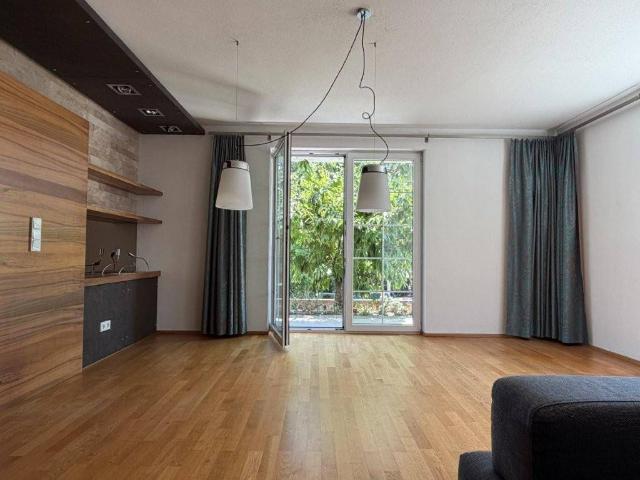 schön ausgestattete 3 Zimmerwohnung mit großer SW Terrasse, Eigengarten und 2xTG Platz in Ibk/Kranebitten