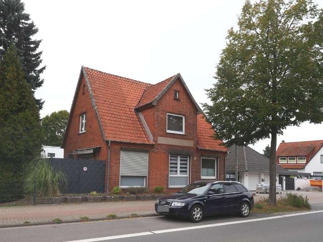 Schön geschnittene 3 Zimmer Wohnung mit Gartenanteil und Einbauküche