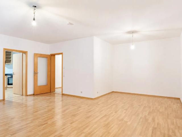 Schön geschnittene 2 Zimmer Souterrain Wohnung in ruhiger Wohngegend!