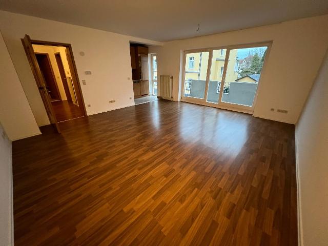 Schön geschnittene 2 Zimmer Wohnung mit Balkon und Einbauküche in Siegburg Zentrum!