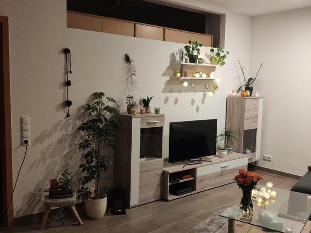Schön geschnittene 2 Zimmer Wohnung mit Einbauküche in ruhiger Lage nahe Bahnhof