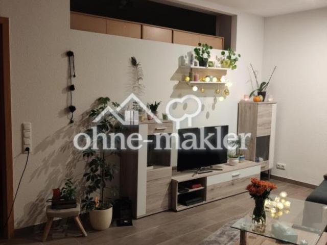 Schön geschnittene 2 Zimmer Wohnung mit Einbauküche in ruhiger Lage nahe Bahnhof