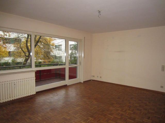 schön geschnittene 4 Zimmer Wohnung mitten im Grünen