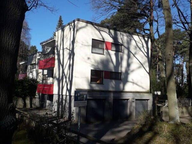schön geschnittene 4 Zimmer Wohnung mitten im Grünen