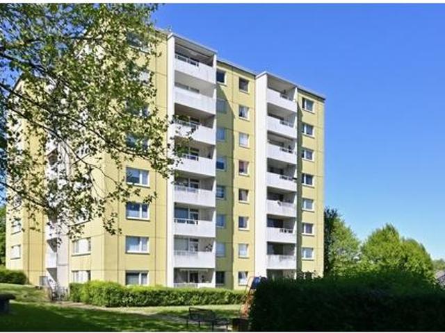 Schön geschnittene 4 Zimmer Wohnung mit Balkon, Gäste WC, Aufzug und Tiefgaragenstellplatz